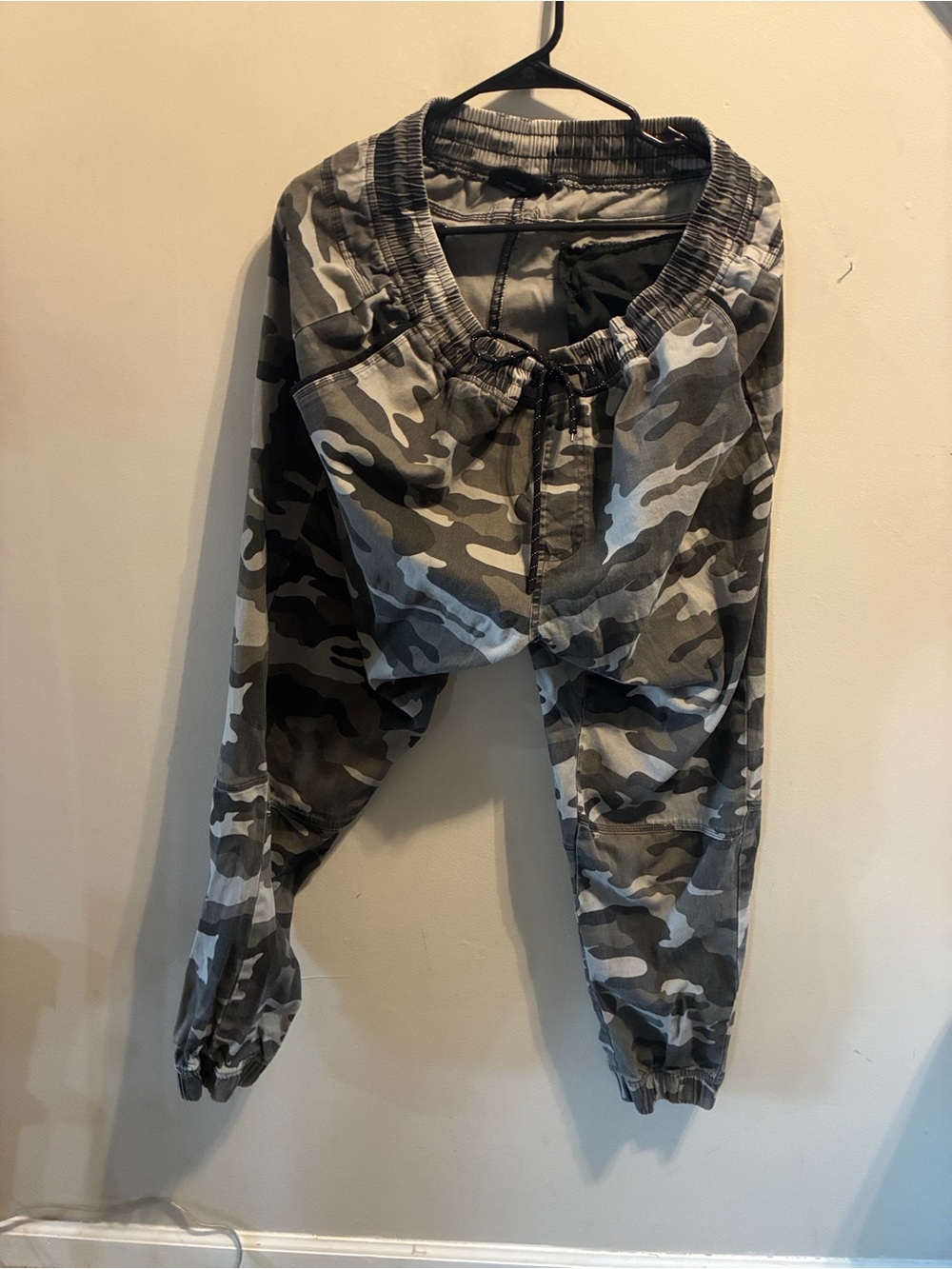 Airwalk Women's Gray & Black Camo Track Joggers